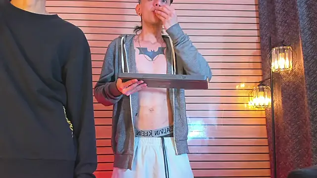 Pokazy przed kamerką – TheBatMansion