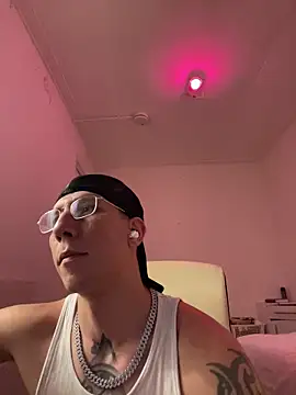 TitanNoir Adlı Modelin Canlı XXX Sohbeti