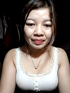 Yiyi102300 Chat XXX live