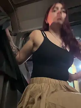 Chatroom XXX en direct de RojitasTeaseX_