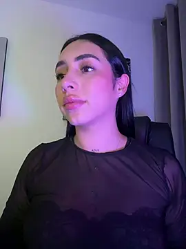 isabella_jade Adlı Modelin Canlı XXX Sohbeti