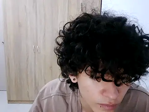 normalboy16 Show in webcam