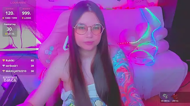 Lolisuccub élő XXX-chatje