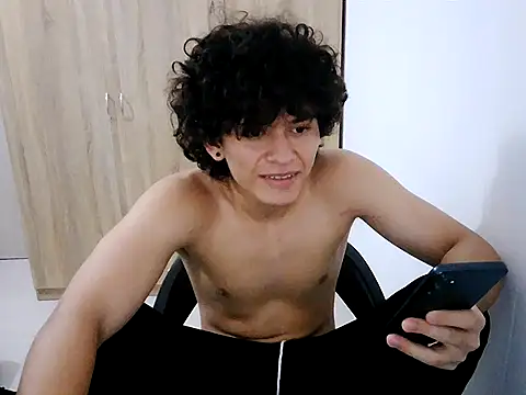normalboy16 Live XXX Chat