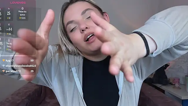 Онлайн чат XXX MiaCuteMeow