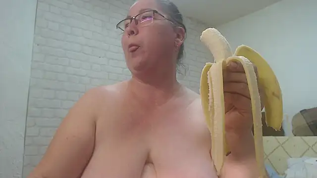 EmmaSquirtのライブXXXチャット