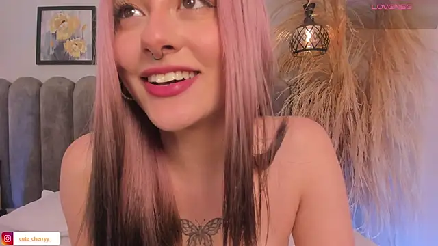 cute__cherry_'s Live XXX Chat