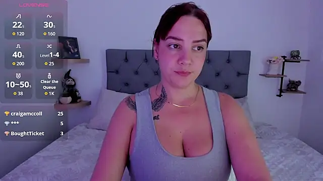 Saraarouuseen Live XXX chat