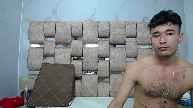 Chat +18 de KathyAiden ao vivo