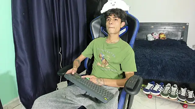 TYLERhHOT2005 Webcam show