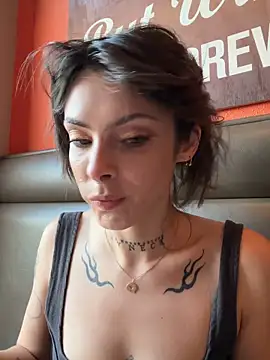 แชท XXX สดของ GennaJames