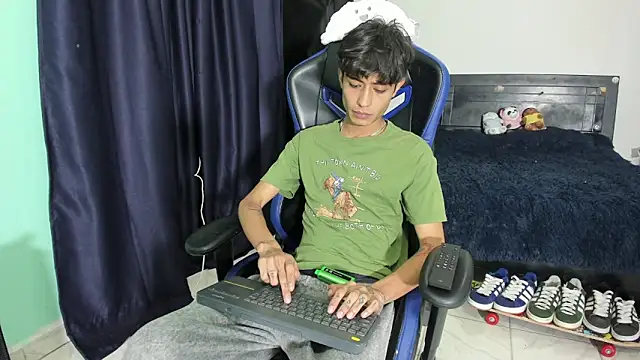 TYLERhHOT2005 Webcam-Show