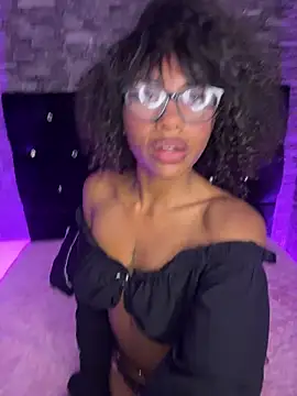 Morena_fire's Webcam Show