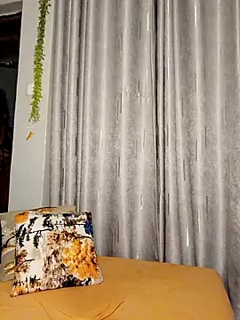 Yoyo-__'s Live XXX Chat