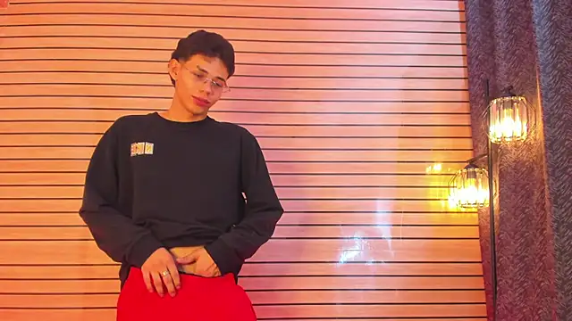 TheBatMansion Show in webcam