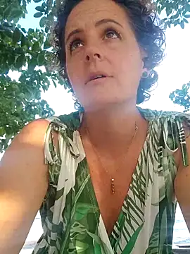 Chat +18 de emiliemilf ao vivo