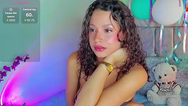 Britanny77's Live XXX Chat