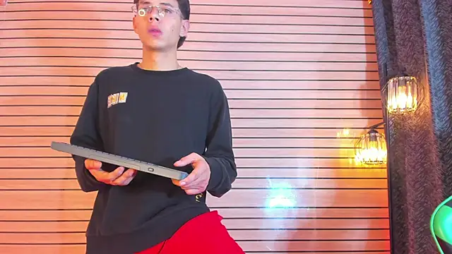 Show modela TheBatMansion na web-kameri