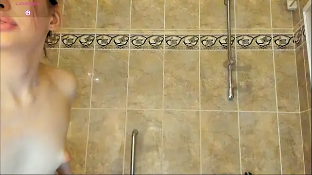 PeachMirth: διαδικτυακό σόου στην κάμερα