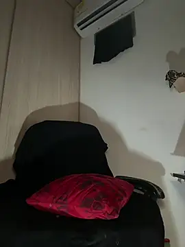 DirtyKhloy Show in webcam