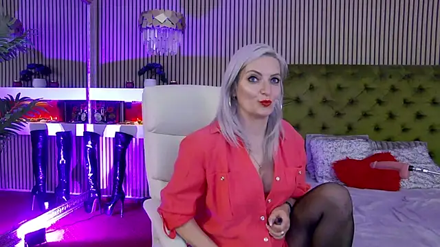 LadyTouch live XXX chat