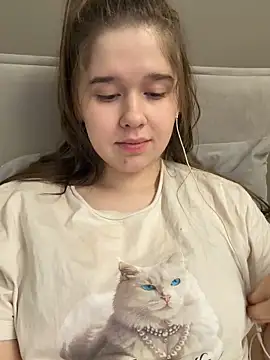 Pokazy przed kamerką – HornyGirlH