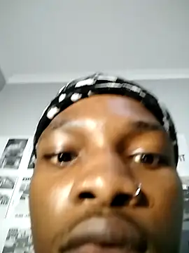 Lue3333: διαδικτυακό σόου στην κάμερα