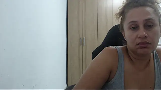 RoxanaLove9 Chat XXX live