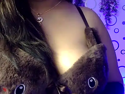 Gujjugirl1 Adlı Modelin Canlı XXX Sohbeti