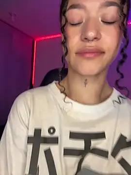 crystal_dlun Adlı Modelin Canlı XXX Sohbeti