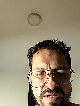 erick242130 Adlı Modelin Canlı XXX Sohbeti