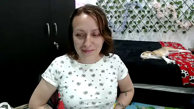 kittykalor09 Adlı Modelin Canlı XXX Sohbeti