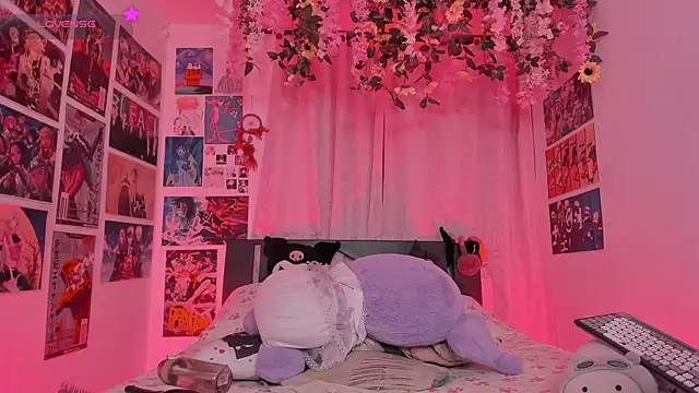 MissCurvyTop's Live XXX Chat