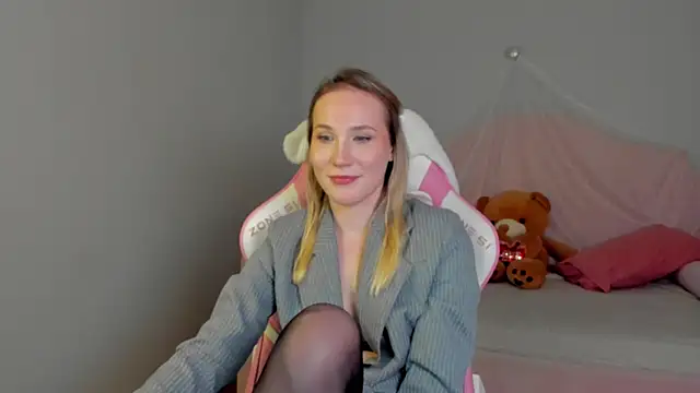 ElaraVoltage's Live XXX Chat