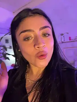 lucianaroy Adlı Modelin Canlı XXX Sohbeti