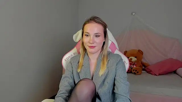 Chat +18 de ElaraVoltage ao vivo