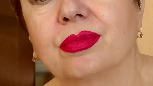 LadyPosh live XXX chat