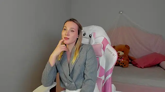 ElaraVoltage's Live XXX Chat