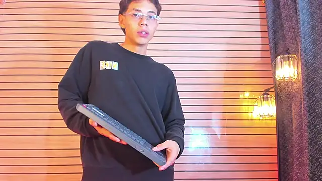 TheBatMansion Adlı Modelin Canlı XXX Sohbeti