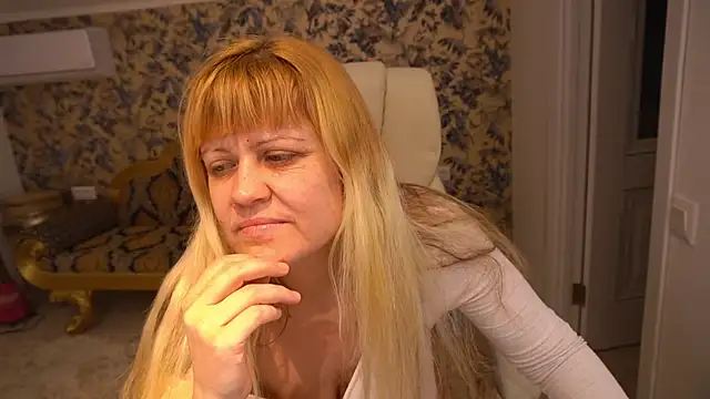 Chatroom XXX en direct de BellaLaPetit