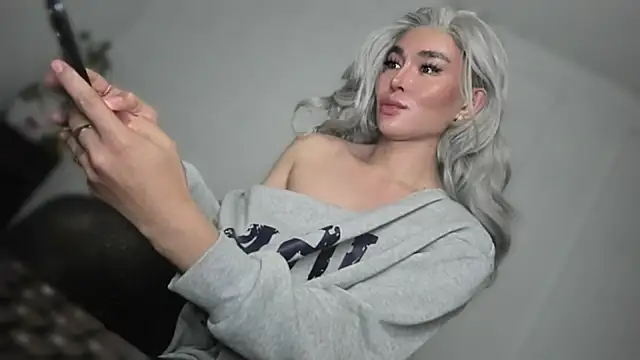 TheQueenNextDoor's Live XXX Chat