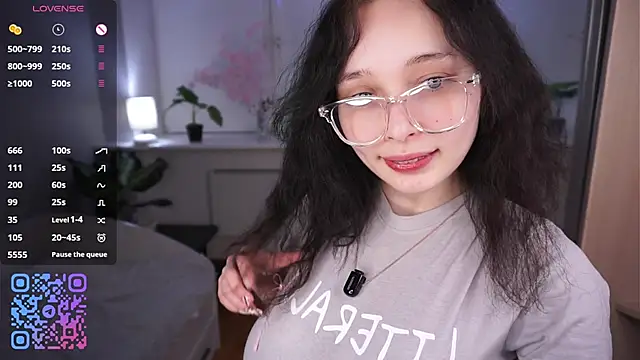 แชท XXX สดของ HannaHayles