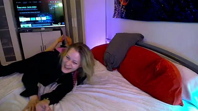 Chat XXX en directo de HoneyKeyN8_