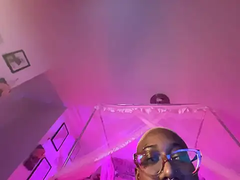 แชท XXX สดของ VixenCapri