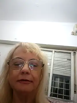 MatureElegantWidow's Webcam Show