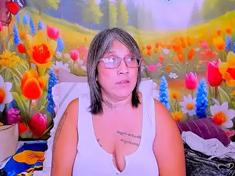 indianroxy Adlı Modelin Canlı XXX Sohbeti