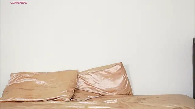 KiraAvery11's Live XXX Chat