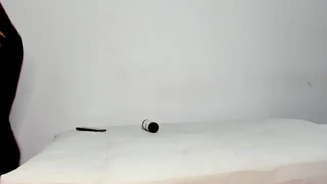 bichslutsgirls webcam show