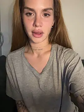 EmiliaCatalina's Live XXX Chat