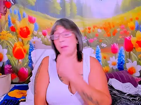 indianroxy's Live XXX Chat